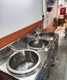 Nồi Vuông Liền Bệ 100 Lít Lòng Tròn Nấu Bún Bò: Tiết Kiệm Điện, An Toàn Tuyệt Đối Cho Nhà Hàng