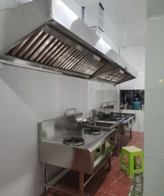 Máng Hút Mùi – Chụp Hút Khói Công Nghiệp Inox Bảo Phát: Giải Pháp "Thoáng Sạch" Cho Bếp Nhà Hàng