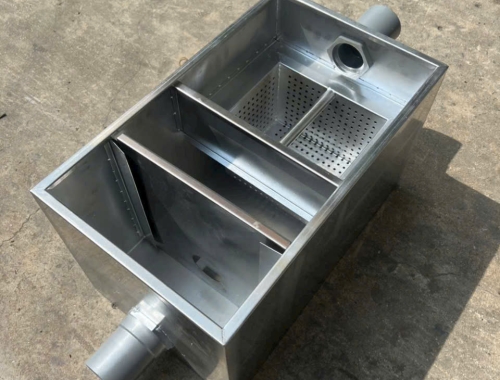 Quán Ăn Hay Bị Tắc Cống Nước Chỗ Rửa Chén Vì Không Có Bể Tách Mỡ