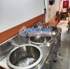 Nồi Vuông Liền Bệ 100 Lít Lòng Tròn Nấu Bún Bò: Tiết Kiệm Điện, An Toàn Tuyệt Đối Cho Nhà Hàng