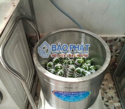 Lò Bánh Chuyên Nghiệp Nên Dùng Nồi Vuông Hay Tròn? Phân Tích Thực Tế Từ Thợ Lành Nghề