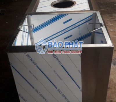 Vì Sao Bàn Gom Thức Ăn Thừa Là Vật Dụng Quan Trọng Trong Mọi Bếp Công Nghiệp Hiện Đại?